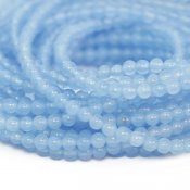 Små runda pärlor av naturlig, tonad candy jade, ca 3.6mm, akvamarinblåa