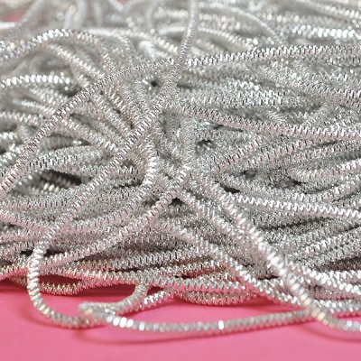 Fasetterad cannetille wire för pärlbroderier, 1mm grov, silver