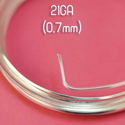 Fyrkantig non-tarnish silverpläterad wire, 21GA (0,7mm grov)